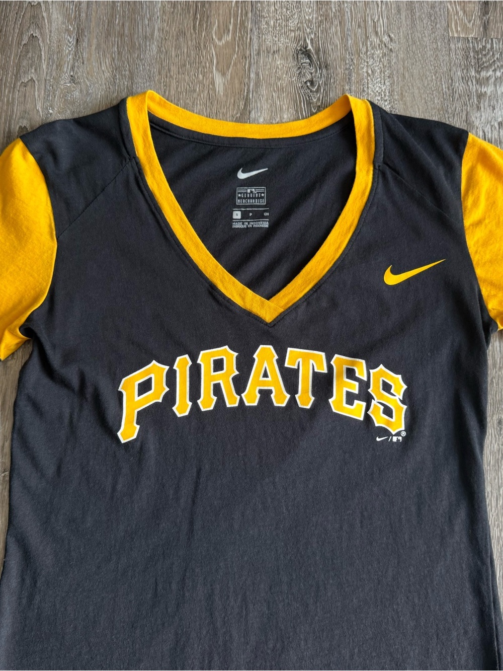 🧸 Nike | Pirates V-Neck Tee